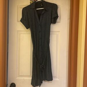 Size M navy Gap dress functional buttons down front and on both arms - belt tie